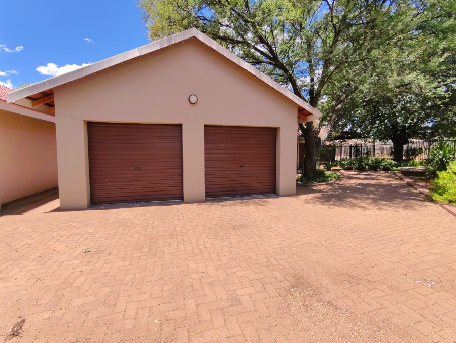 To Let 3 Bedroom Property for Rent in Generaal De Wet Free State